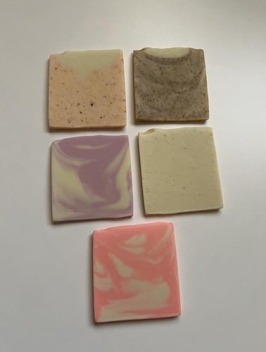 جربني 5 قطع صابون متنوعة