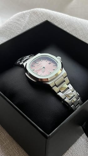 ساعة نسائيه