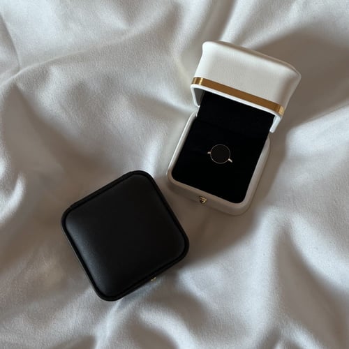 علبة خاتم جلد