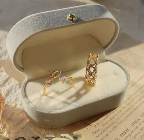 علبة خاتم مخمليه ثنائي