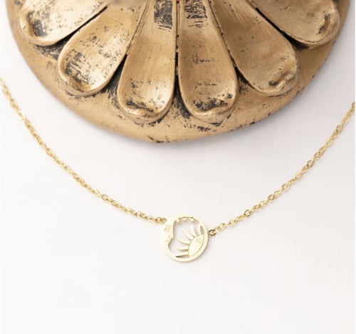 قلادة الشمس والقمر