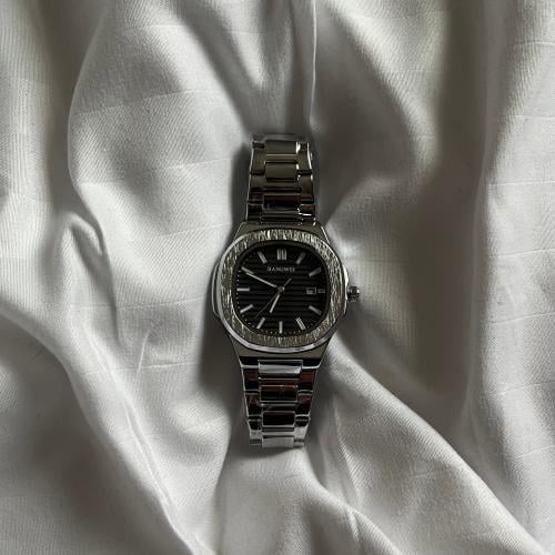 ساعة رجاليه سوداء