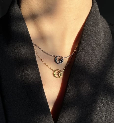 قلادة الشمس والقمر