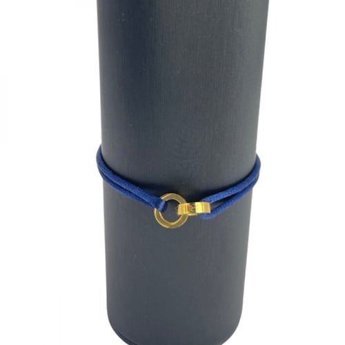 سوار خيط متعدد الألوان