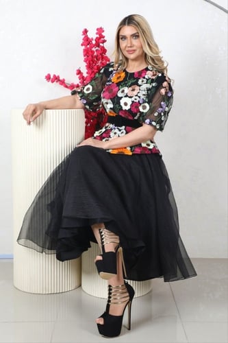 فستان اسود مورد