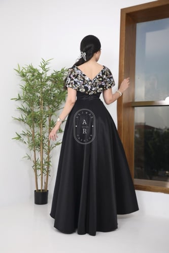 فستان راقي مطرز دبل كلوش