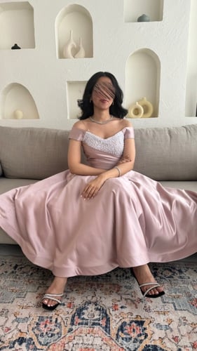 فستان ميد تطويز لول دبل كلوش