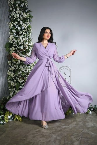 فستان كلوش بأكمام طويله مطرزه