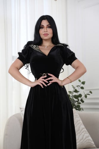 فستان مخمل ملكي بتطريز