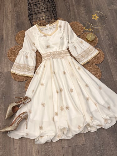 فستان ميد بتطريز ملكي