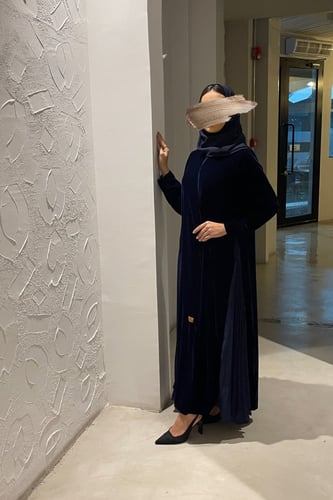 عباية مخمل مع كسرات شيفون