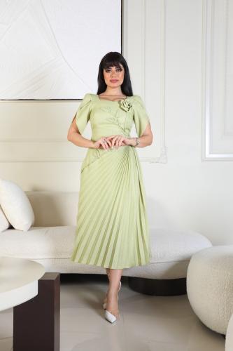 فستان بتصميم ورود