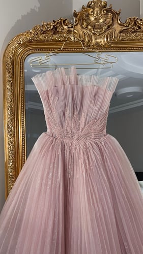 فستان سهره فخم بتفاصيل مميزه