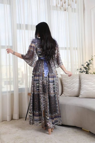 فستان ملكي بمقاسات كبيره