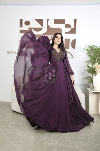 فستان شيفون ملكي بأكمام وتطريز