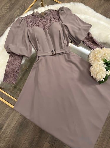 فستان ميد شيفون مع دانتيل