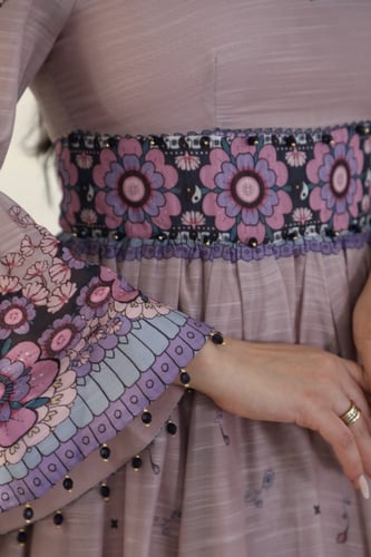 فستان ميد مشجر بتصميم مختلف