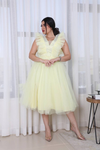 فستان بأكتاف كشكش