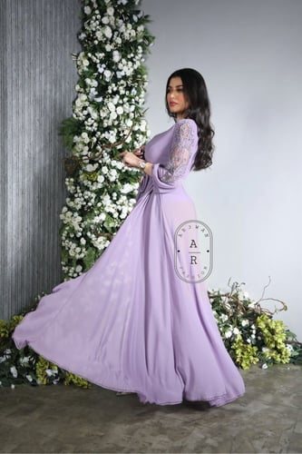 فستان كلوش بأكمام طويله مطرزه