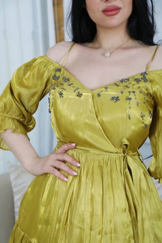 فستان نص كلوش بدون كتف