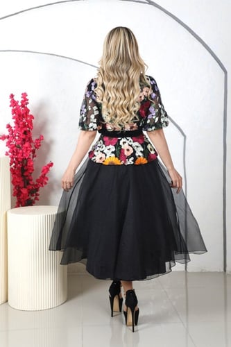 فستان اسود مورد