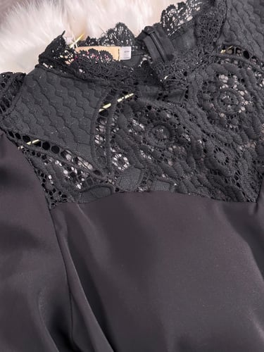 فستان ميد شيفون مع دانتيل