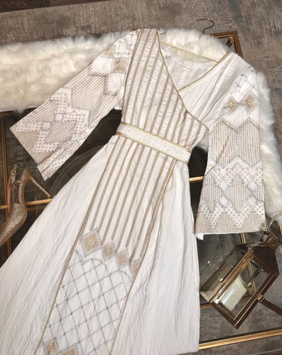 جلابية ملكية بتطريز ذهبي