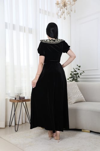 فستان مخمل ملكي بتطريز