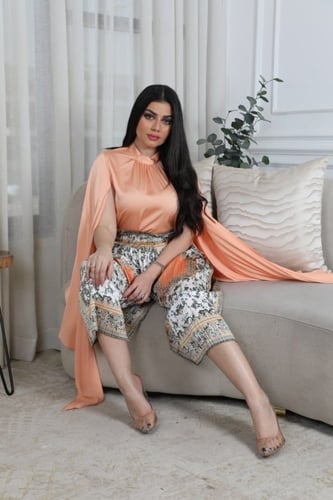 طقم بنطلون وبلوزه مشجر