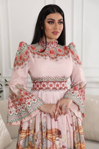 فستان طويل مشجر بتصميم مختلف