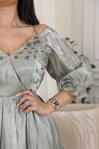 فستان نص كلوش بدون كتف