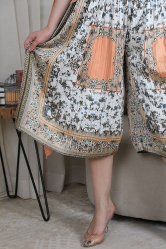 طقم بنطلون وبلوزه مشجر