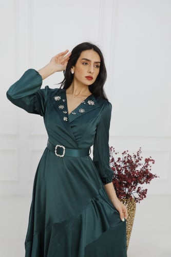 فستان ستان خفيف بحزام كرستال