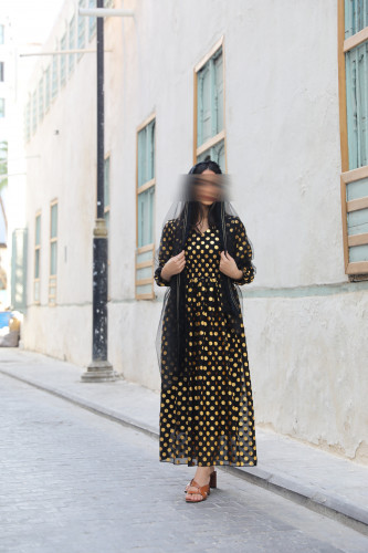 فستان تراثي طويل مع الطرحة