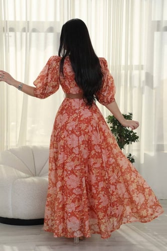 فستان طويل بحزام بمقاسات كبيره