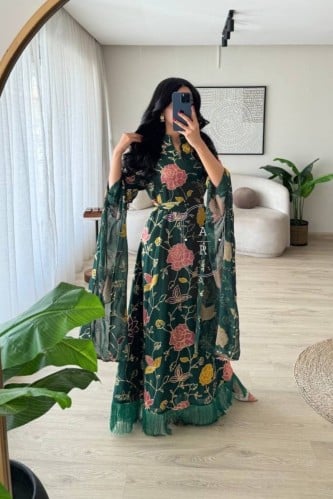 جلابية راقية بتطريز وأكمام طويله