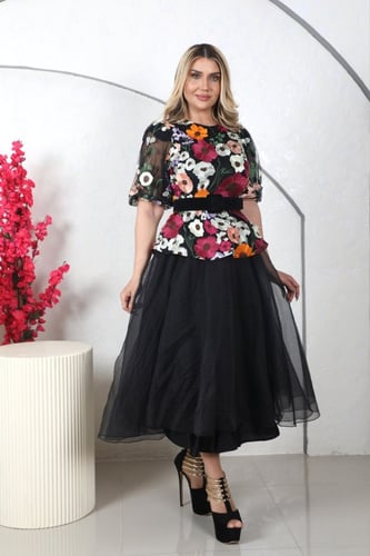 فستان اسود مورد