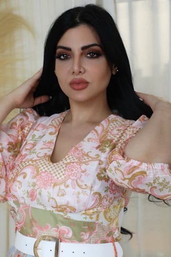 فستان ميد براندي بحزام ابيض