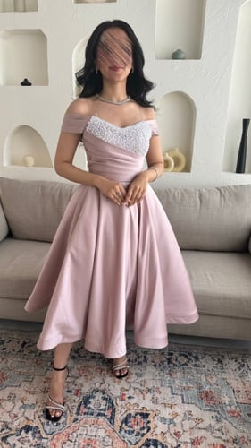 فستان ميد تطويز لول دبل كلوش