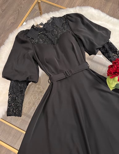 فستان ميد شيفون مع دانتيل