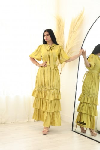 فستان ستان ناعم بطبقات