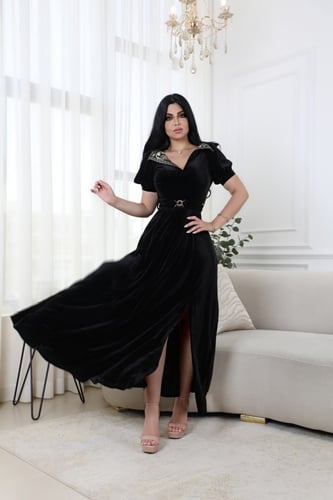 فستان مخمل ملكي بتطريز