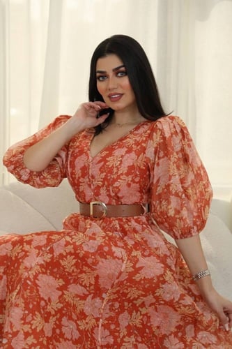 فستان طويل بحزام بمقاسات كبيره