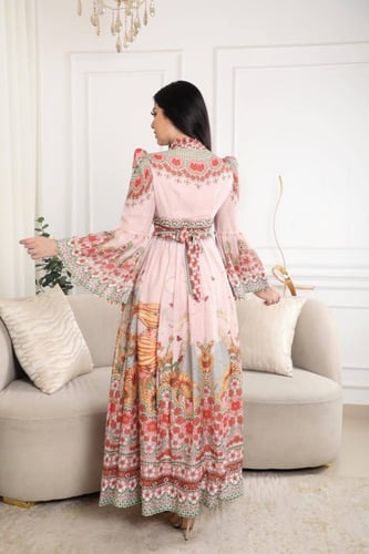 فستان طويل مشجر بتصميم مختلف