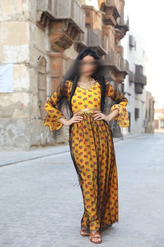 فستان تراثي مع الطرحة