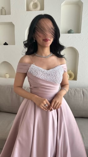 فستان ميد تطويز لول دبل كلوش