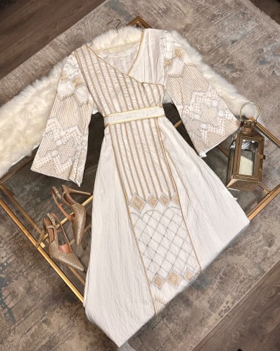 جلابية ملكية بتطريز ذهبي