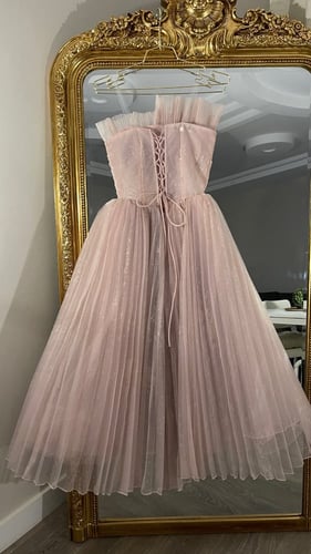 فستان سهره فخم بتفاصيل مميزه