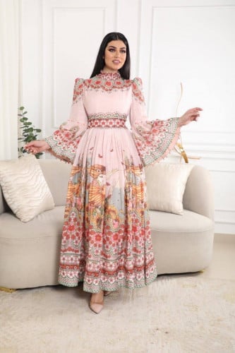 فستان طويل مشجر بتصميم مختلف