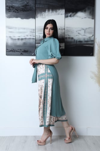 تيور بنطلون مشجر وبلوزه طويله من الخلف